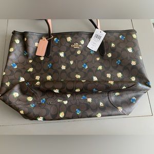 Coach tote, brand new